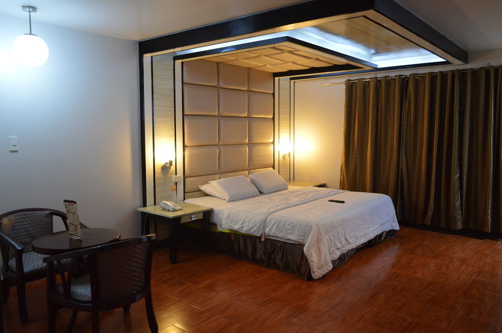 Hotel Sogo Malate Манила Экстерьер фото