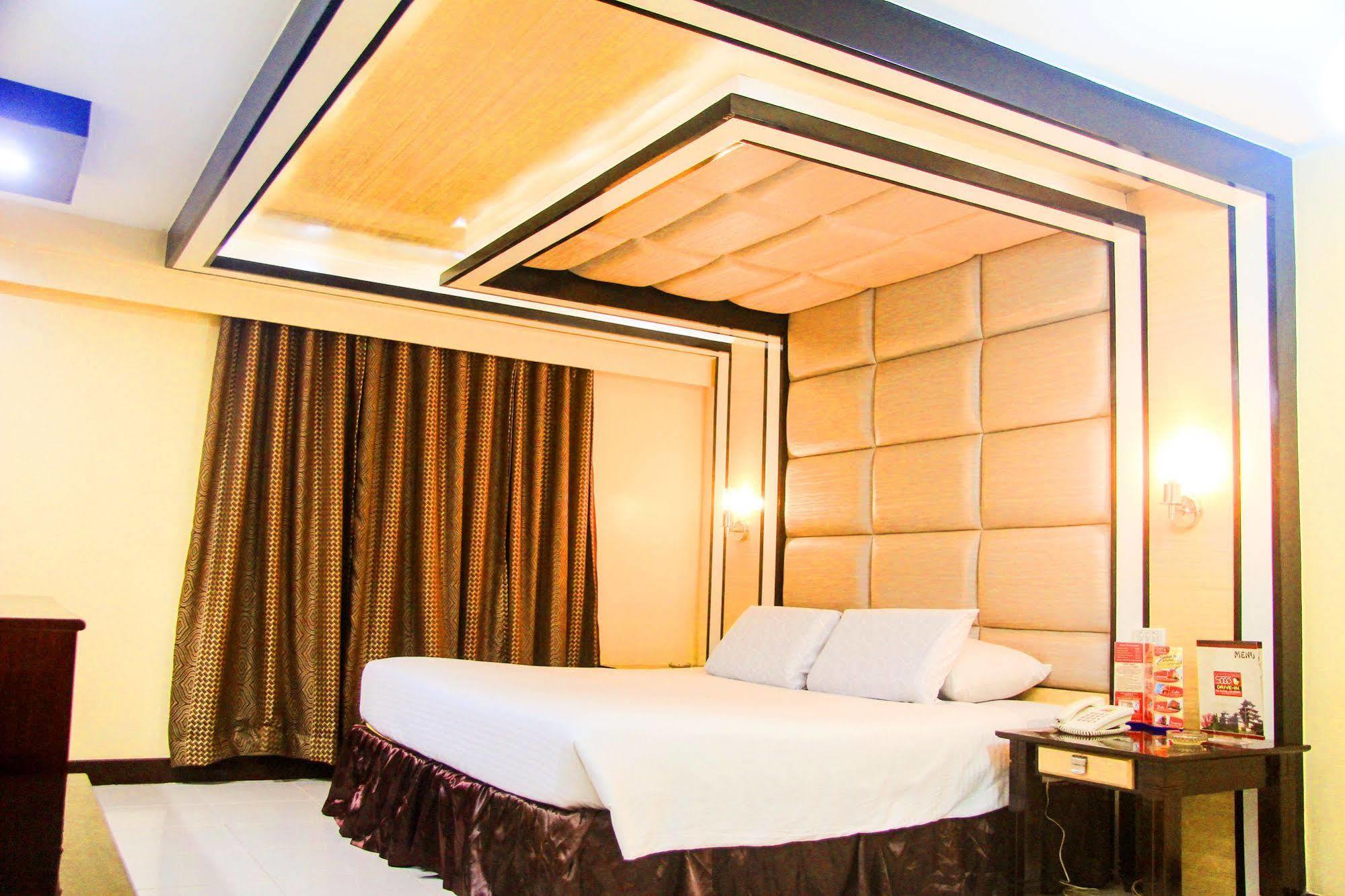 Hotel Sogo Malate Манила Экстерьер фото